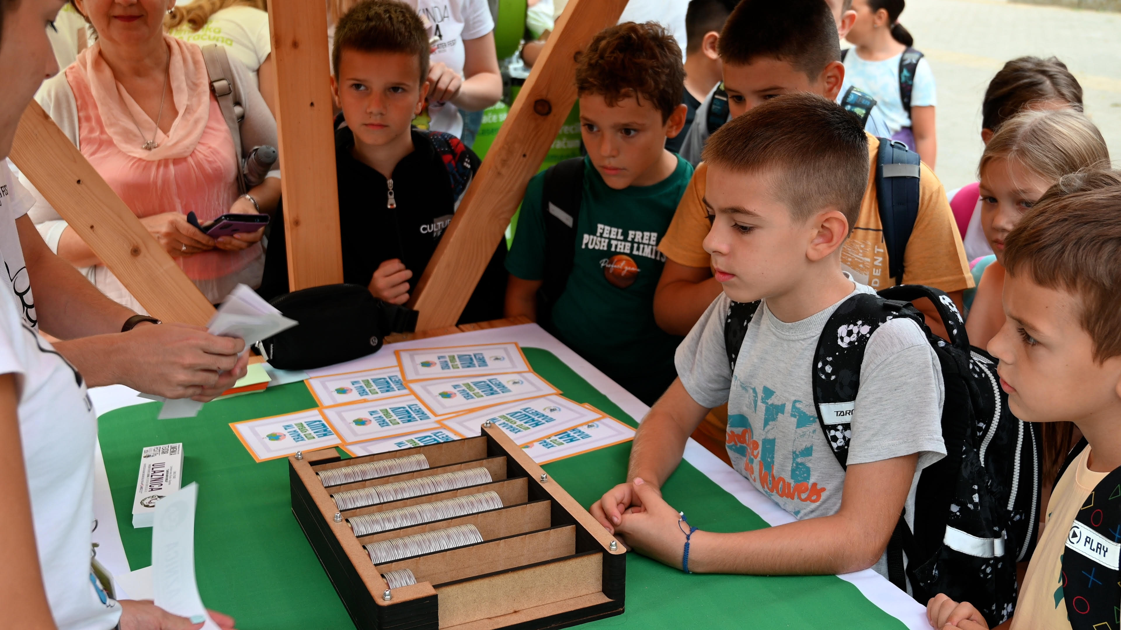 LIMENKICA BILETARNICA je druga kapija festivala, a prvi korak ka gledanju pozorisne predstave.